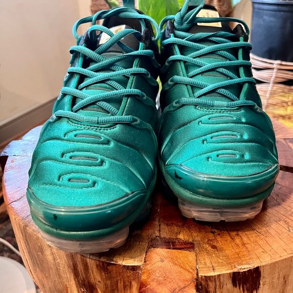 Men's Air Vapormax Plus ATL - Picture 3 of 17